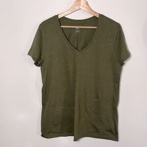 NWOT GAP Olive Green V-Neck Favorite T-Shirt